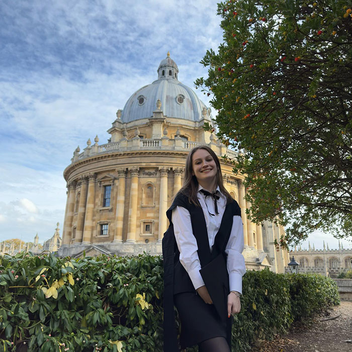 "I Just Thought, 'Please, Not Again'": Young Woman Accepted To Oxford After Being Homeless "I Just Thought, 'Please, Not Again'": Young Woman Accepted To Oxford After Being Homeless