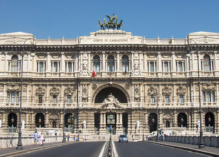 Internet Is Split Over Italian Mom Winning Case Against Two Adult Children After They Refuse To Move Out Internet Is Split Over Italian Mom Winning Case Against Two Adult Children After They Refuse To Move Out