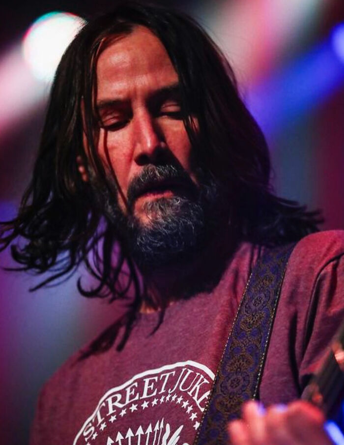 Keanu Reeves Once Again Proves That He’s A Good Guy By Agreeing To Play Catch With 9 Y.O. Fan Keanu Reeves Once Again Proves That He’s A Good Guy By Agreeing To Play Catch With 9 Y.O. Fan