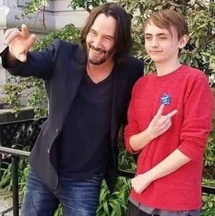 Keanu Reeves Once Again Proves That He’s A Good Guy By Agreeing To Play Catch With 9 Y.O. Fan Keanu Reeves Once Again Proves That He’s A Good Guy By Agreeing To Play Catch With 9 Y.O. Fan