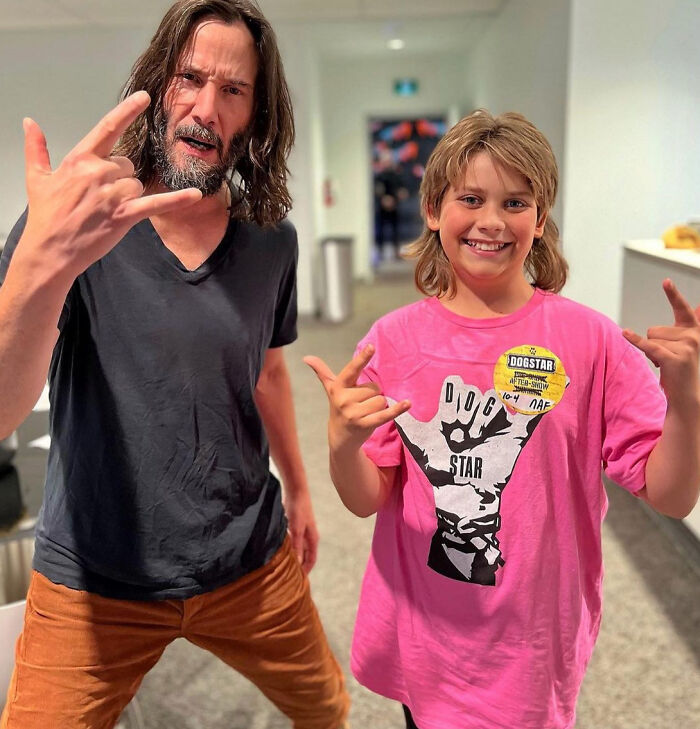 Keanu Reeves Once Again Proves That He’s A Good Guy By Agreeing To Play Catch With 9 Y.O. Fan Keanu Reeves Once Again Proves That He’s A Good Guy By Agreeing To Play Catch With 9 Y.O. Fan