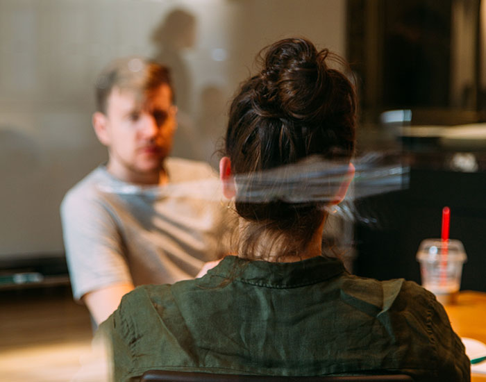 Guy Gets Petty Revenge On His Date Who Didn’t Bother To Lift Her Eyes From Her Phone