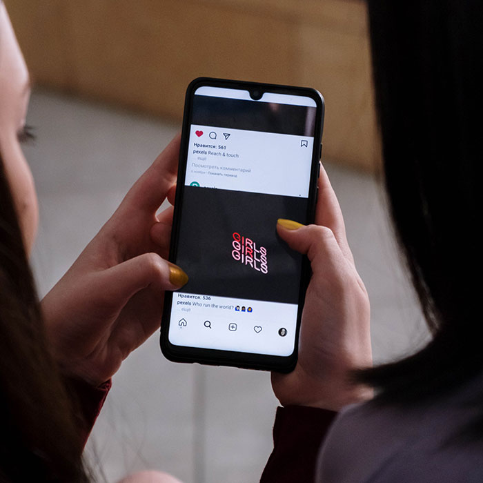 Woman Visits MIL's House To Discover She Has Photoshopped Her Husband's Face In Their Wedding Pics