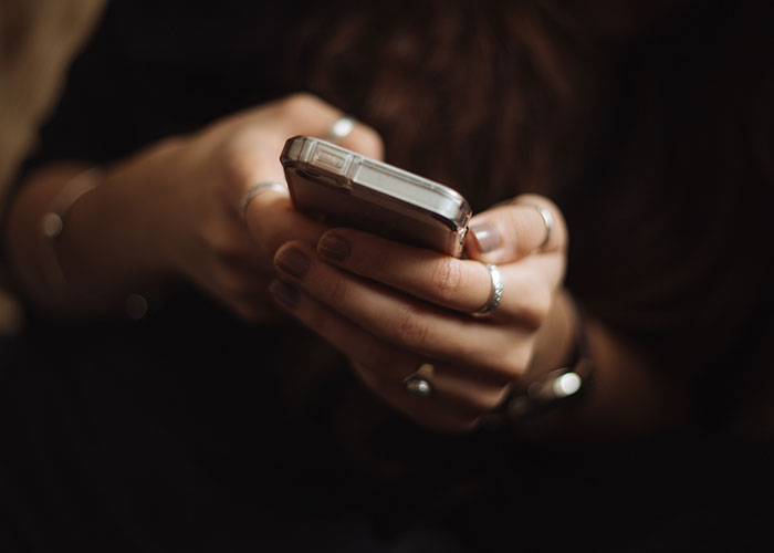 Woman Gets Foul Messages From &ldquo;Friend&rdquo; About Underage Girls, Goes Straight To Police