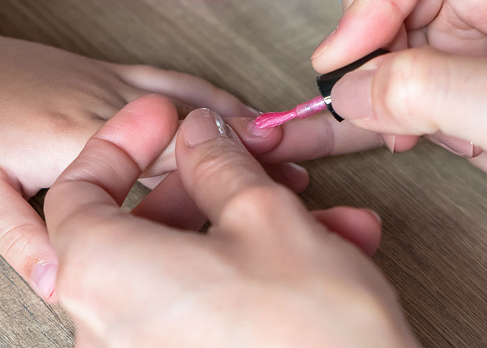 Woman Gets Foul Messages From &ldquo;Friend&rdquo; About Underage Girls, Goes Straight To Police