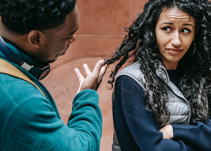 30 People Share What Their Date Said That Made Them Instantly Think 'Run!'