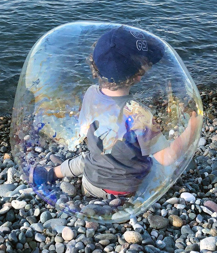 I Managed Perfect Timing While Soap Bubbles Flown Between Camera And Kiddo