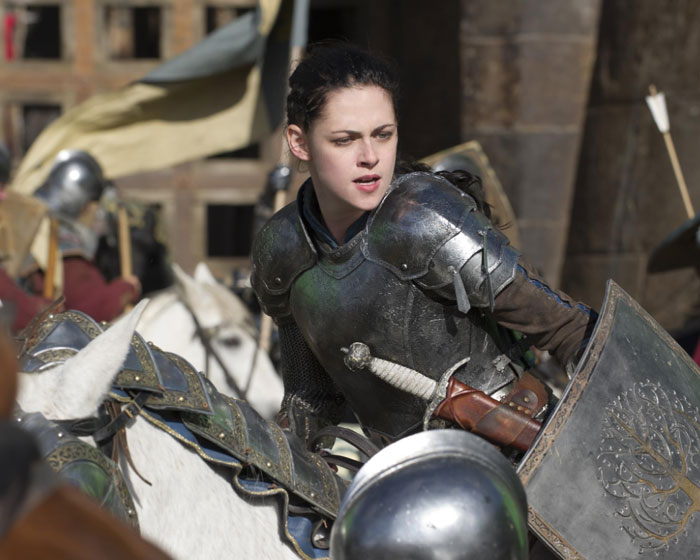 People Roast Male Writers For These 32 TV And Movie Female Characters That Just Don't Make Sense