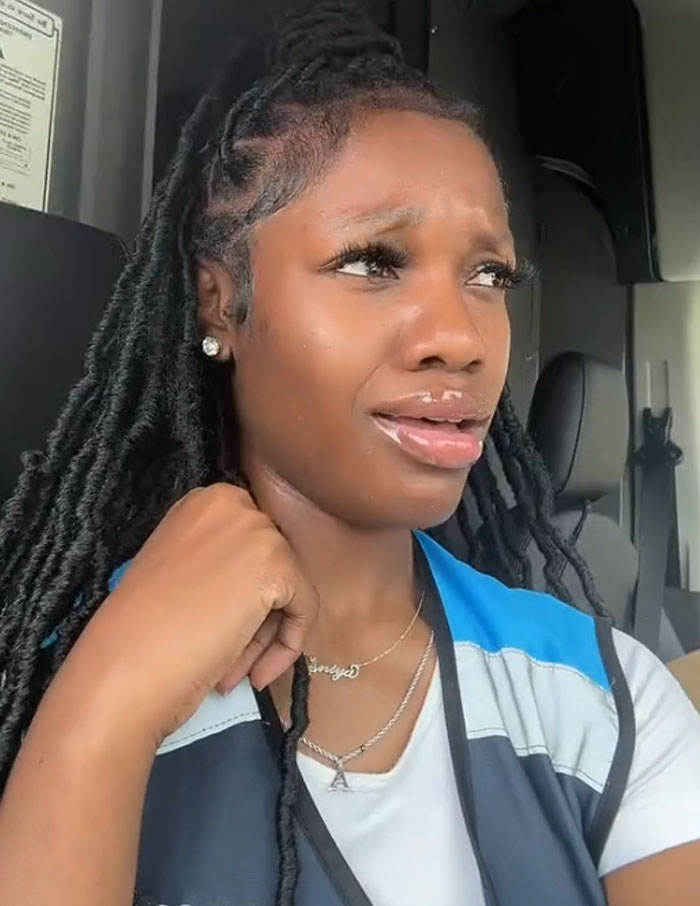 Amazon Driver Says Customers Should Put Out Snacks, People Don't Think It Should Be Expected