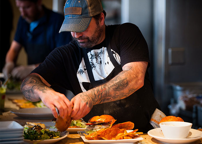 Employee Notices Customer Is Acting Weird And Ends Up Saving Her Life, It Gets Them Written Up Employee Notices Customer Is Acting Weird And Ends Up Saving Her Life, It Gets Them Written Up