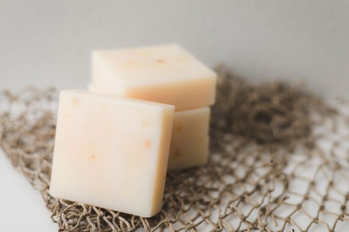 30 "Rich People" Things People Still Do Despite Not Being Wealthy At All