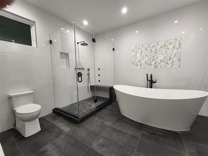 Bathroom with black and white decor Bathroom with black and white decor