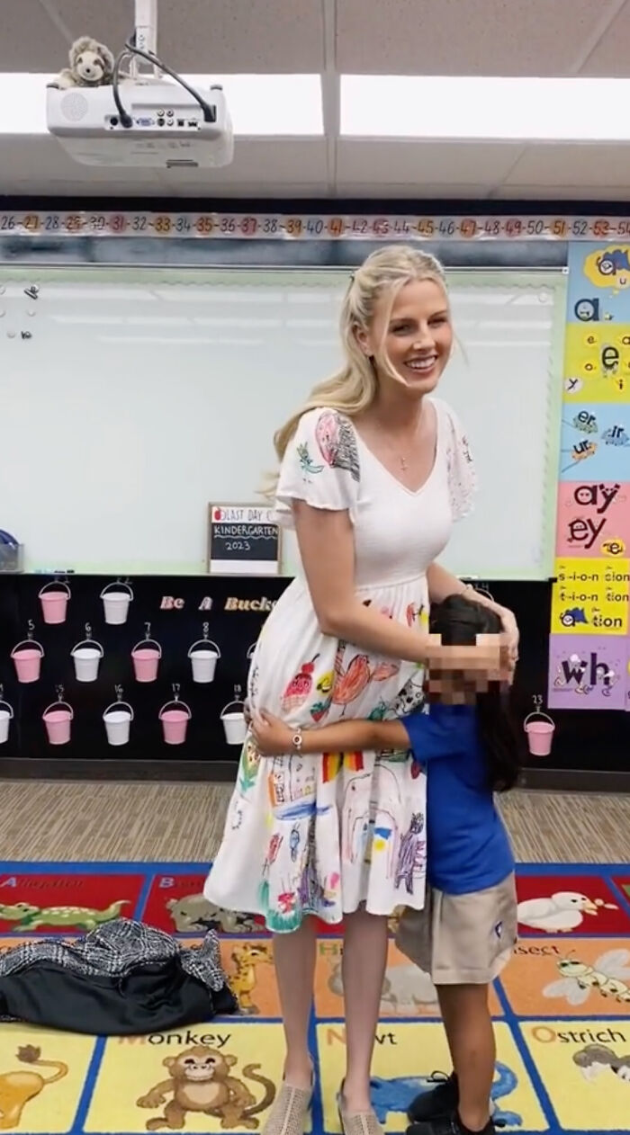 Teacher Gives Students White Dress, They Make It Into A One-Of-A-Kind Dress Teacher Gives Students White Dress, They Make It Into A One-Of-A-Kind Dress