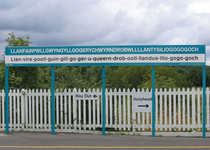 30 British People Share "Totally Normal" Things That Are "Nonexistent" In America