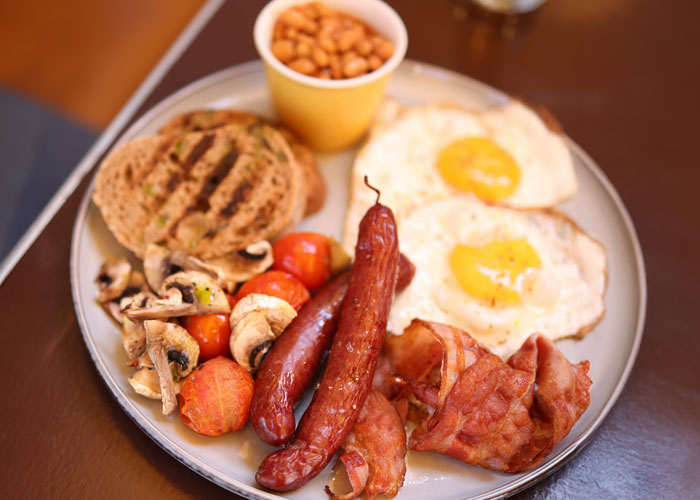 30 British People Share "Totally Normal" Things That Are "Nonexistent" In America