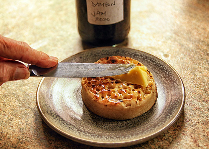 30 British People Share "Totally Normal" Things That Are "Nonexistent" In America