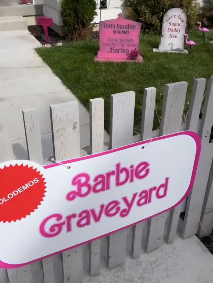 Utah Neighborhood Makes Barbie Fans Weep After Showing Its 'Barbieween' Decor