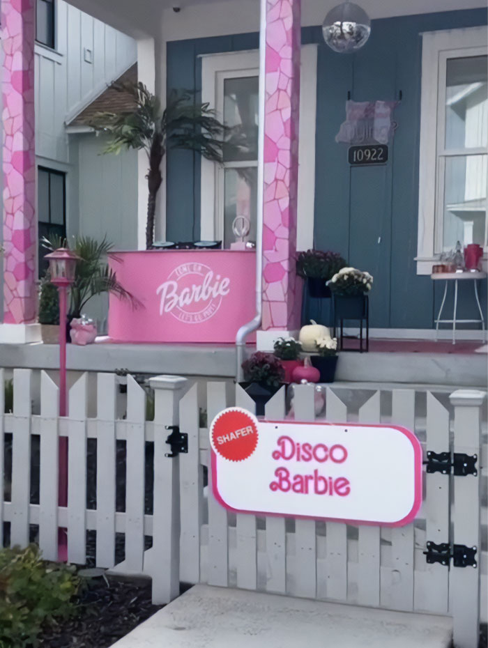 Utah Neighborhood Makes Barbie Fans Weep After Showing Its 'Barbieween' Decor