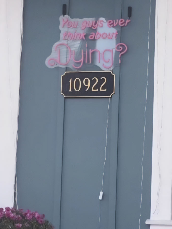 Utah Neighborhood Makes Barbie Fans Weep After Showing Its 'Barbieween' Decor