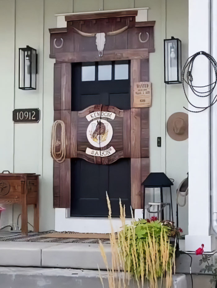 Utah Neighborhood Makes Barbie Fans Weep After Showing Its 'Barbieween' Decor