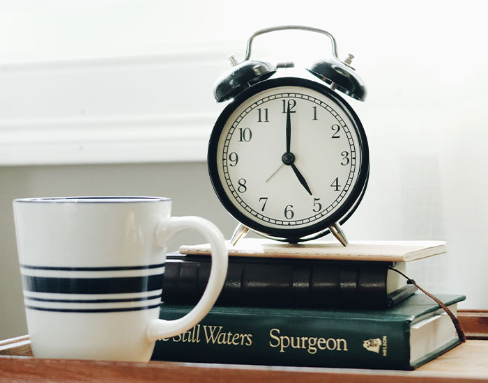 Woman Maliciously Gets Up And Starts Her Day After Roommate’s First 5AM Alarm As Petty Revenge