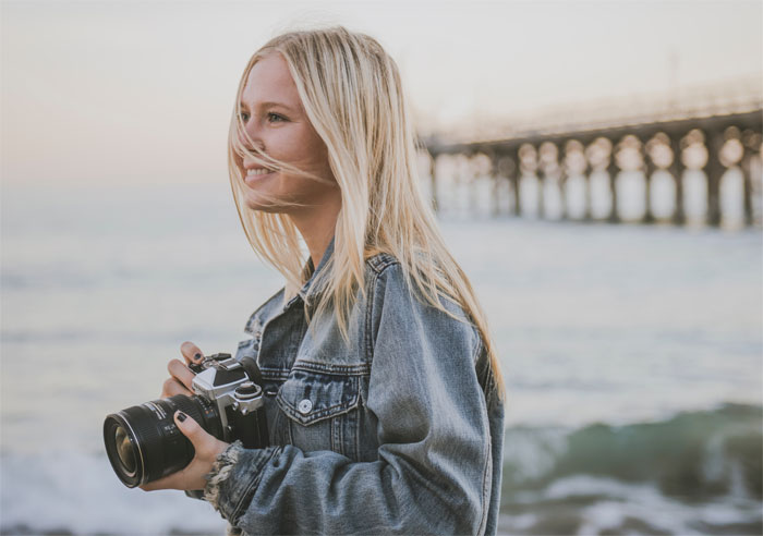 Woman Called A Jerk For Making Sure She'll Get Paid For Her Work By Keeping Pictures Until Then