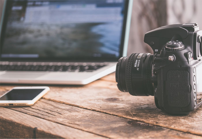 Woman Called A Jerk For Making Sure She'll Get Paid For Her Work By Keeping Pictures Until Then