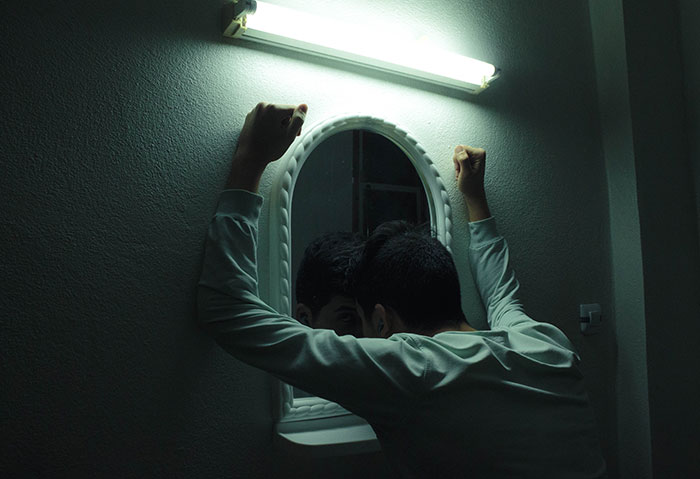 Woman Towers Over Dates After They Lie About Their Height, Throw Fits As She Refuses Second Date