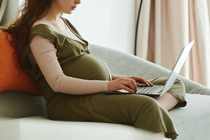 &ldquo;Either We All Help Together, Taking Turns Or We Don&rsquo;t Help&rdquo;: Woman Won&rsquo;t Help A Pregnant Peer