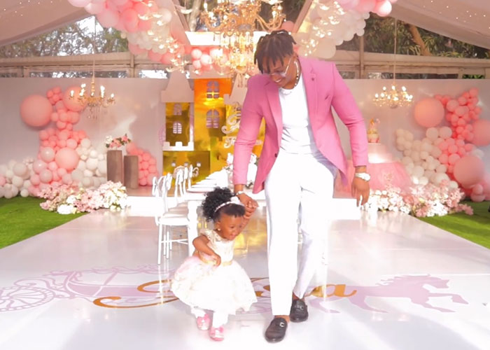 People Online Are Baffled After Mom Boasts About Her 2-Year-Old Being The World’s Youngest CEO People Online Are Baffled After Mom Boasts About Her 2-Year-Old Being The World’s Youngest CEO