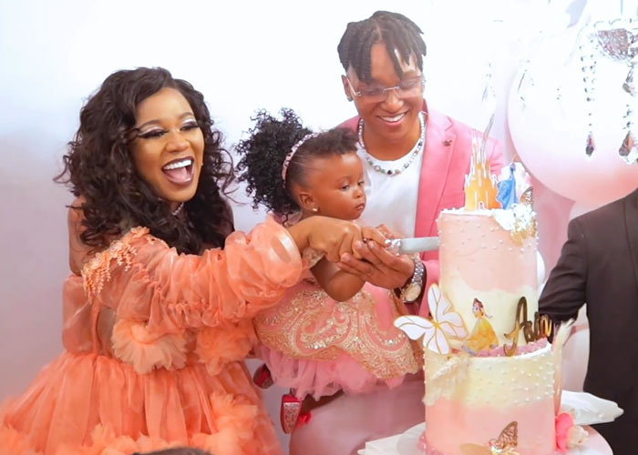 People Online Are Baffled After Mom Boasts About Her 2-Year-Old Being The World’s Youngest CEO People Online Are Baffled After Mom Boasts About Her 2-Year-Old Being The World’s Youngest CEO