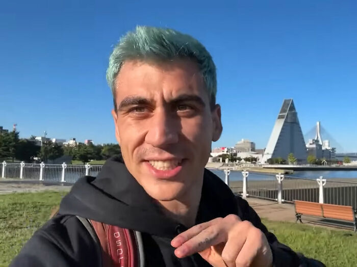 People Call For YouTuber&rsquo;s Arrest In Japan After &ldquo;Dodging Train Fares And Stealing Food&rdquo;