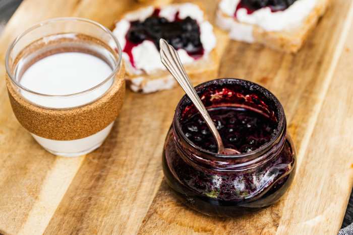 Person Asks “What Should Go In The Fridge That People Don’t Realize Should Go In The Fridge?”, Gets 30 Replies