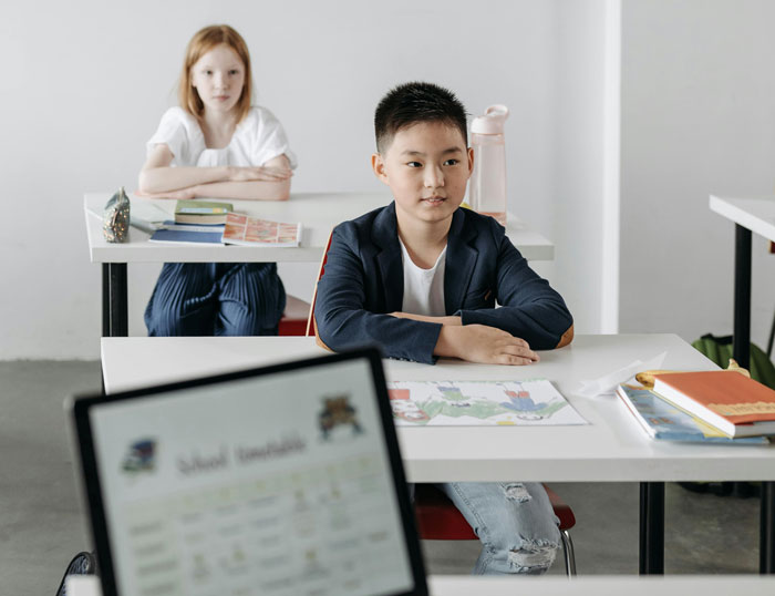 Teacher Pretends Insults From 12 Y.O. Student Are Compliments, Entertains Class But Makes Boy Cry Teacher Pretends Insults From 12 Y.O. Student Are Compliments, Entertains Class But Makes Boy Cry