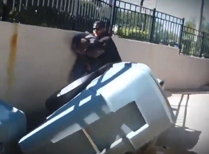 Army Veteran&rsquo;s Quick Reaction Saves Pregnant Woman From Criminal At Starbucks