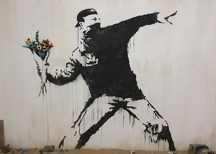 Banksy Fans Stunned As Artist &ldquo;Confirms&rdquo; Name In Resurfaced Interview
