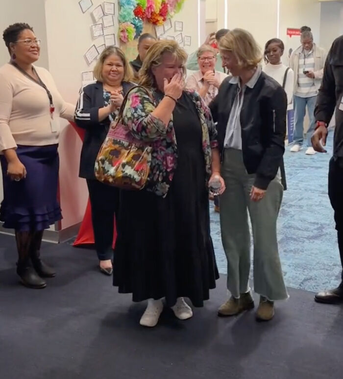 Faith In Humanity Restored As Woman Goes Extra Mile To Fix Her Accidental 1-Star Rating