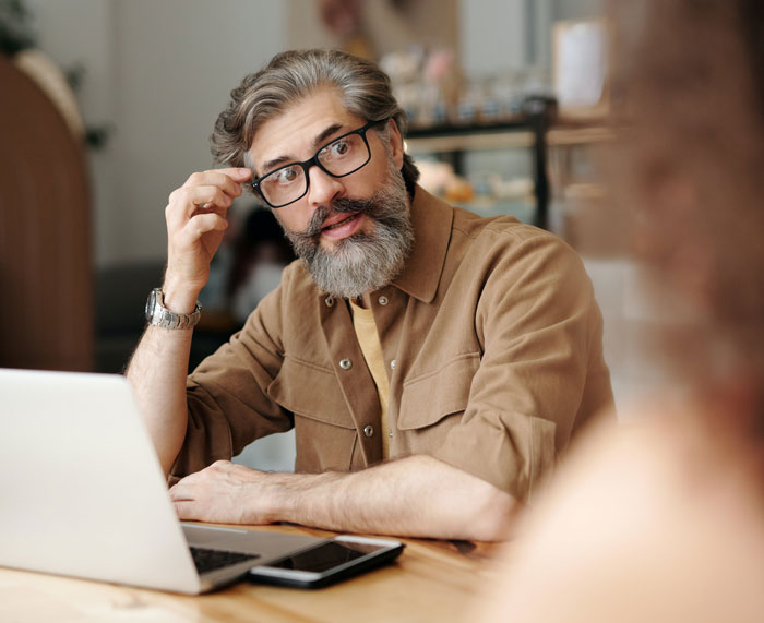 "Qué cosa más rara para decir en público": Esta coach de límites está enseñando a la gente frases para usar en cualquier situación