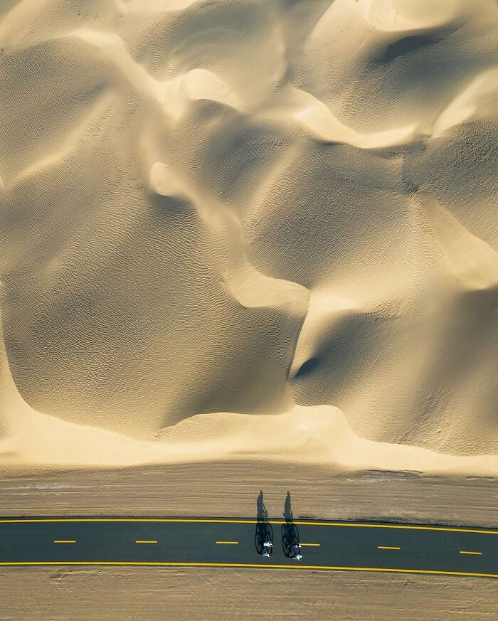 Decisive Moments Magazine Continues To Showcase Fascinating Moments Captured By Street Photographers (50 New Pics)