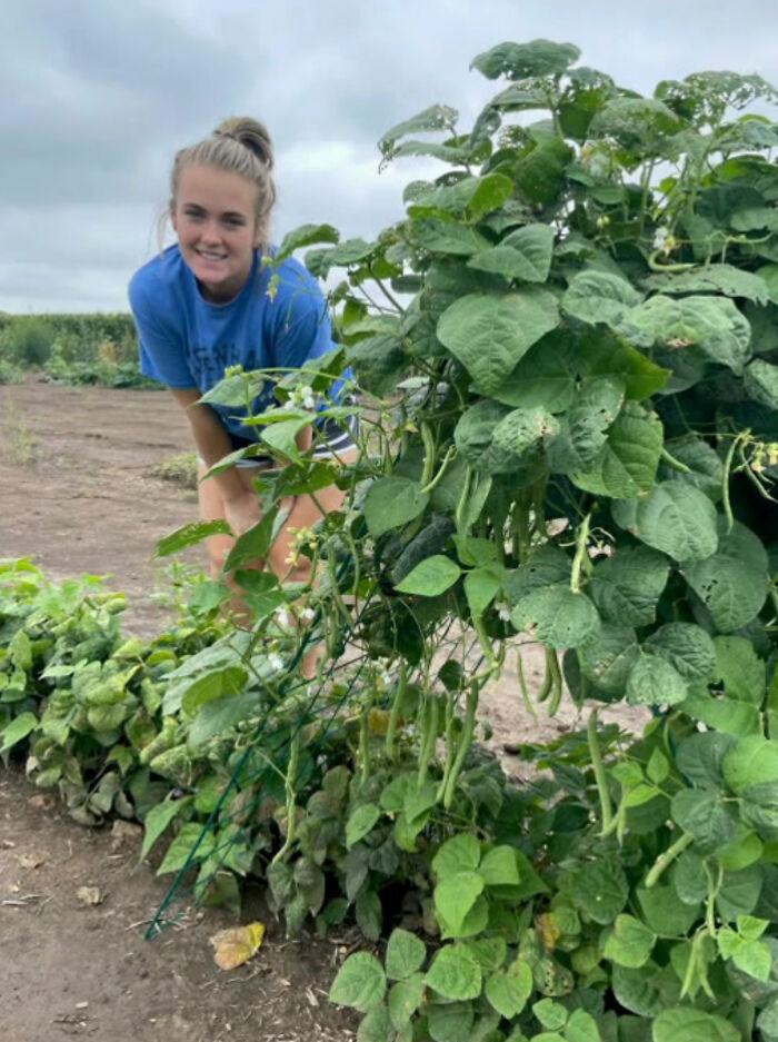 Teen Noticed Local Charities Don&rsquo;t Have Fresh Produce, Grows Over 7000 Pounds Of It