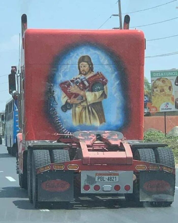 50 Weird Images That Need No Context Whatsoever To Be Hilarious, As Seen On This FB Page