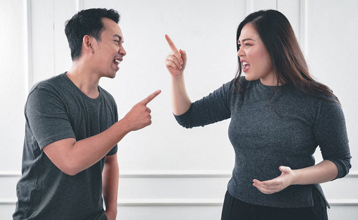 “Weaponized Incompetence”: 30 Relationship Manipulation Tactics Women Are Warning Others About