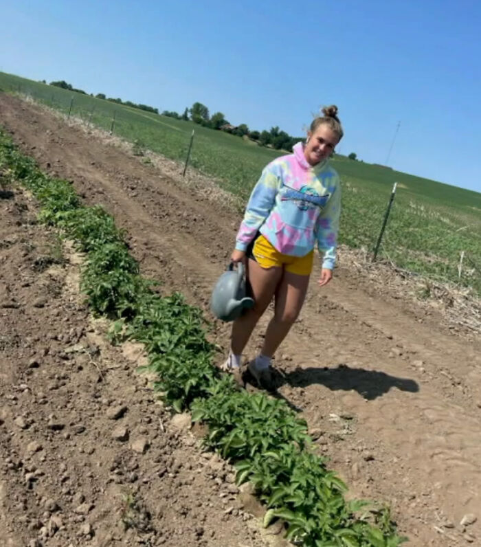 Teen Noticed Local Charities Don&rsquo;t Have Fresh Produce, Grows Over 7000 Pounds Of It