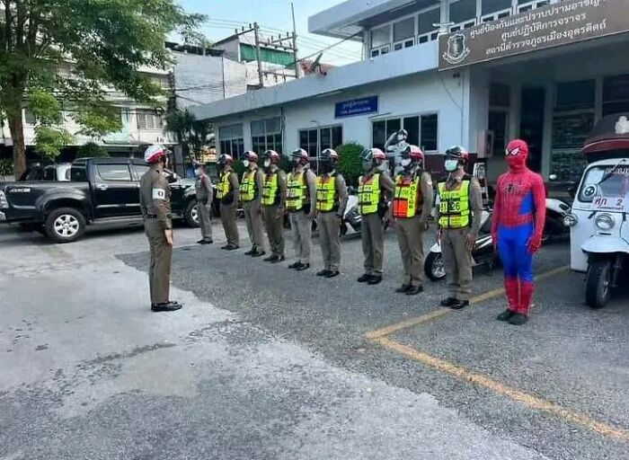 50 Weird Images That Need No Context Whatsoever To Be Hilarious, As Seen On This FB Page