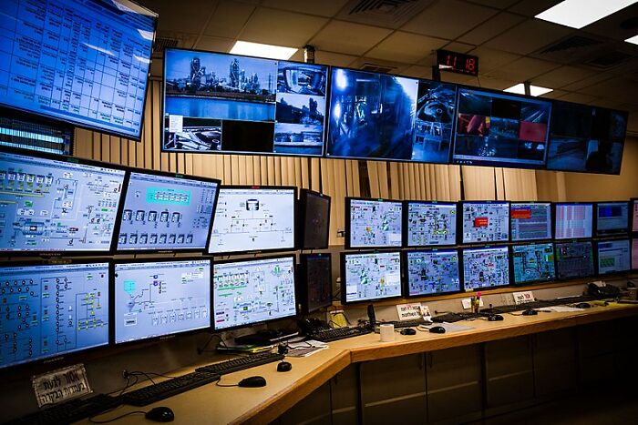 30 People Online Spill The Beans About Their High-Pay Jobs That They Do Without A Degree