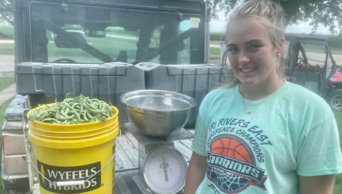 Teen Noticed Local Charities Don&rsquo;t Have Fresh Produce, Grows Over 7000 Pounds Of It
