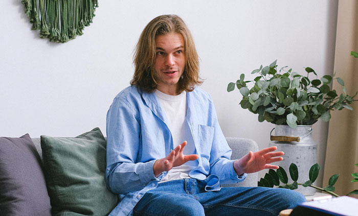 "Qué cosa más rara para decir en público": Esta coach de límites está enseñando a la gente frases para usar en cualquier situación