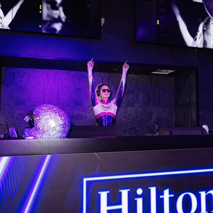 “Priceless Moment” Shows Paris Hilton Walking Into Las Vegas Party And Realizing Nobody Was There “Priceless Moment” Shows Paris Hilton Walking Into Las Vegas Party And Realizing Nobody Was There