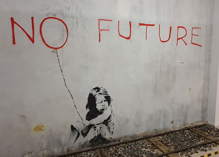 Banksy Fans Stunned As Artist &ldquo;Confirms&rdquo; Name In Resurfaced Interview