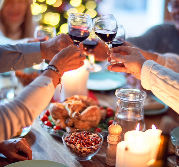 Guy Meets GF’s Parents For The First Time On Thanksgiving, Steals Their Turkey And Runs Off Guy Meets GF’s Parents For The First Time On Thanksgiving, Steals Their Turkey And Runs Off